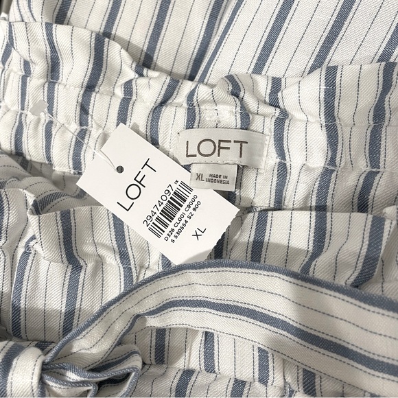 BNWT LOFT Blue and White Striped Shorts - Picture 4 of 4
